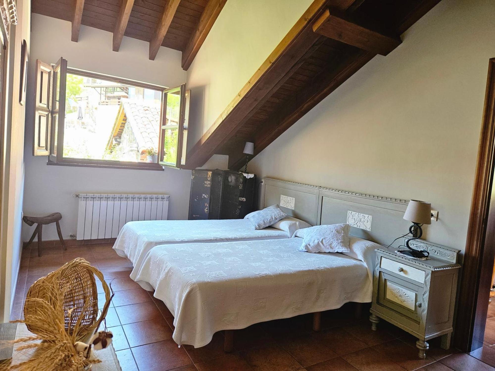 Apartamentos Rurales El Collain De Campiellos Bilik gambar